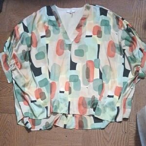 ENTRO Womens Size M Colorful Geometric Print Satin Vneck Top